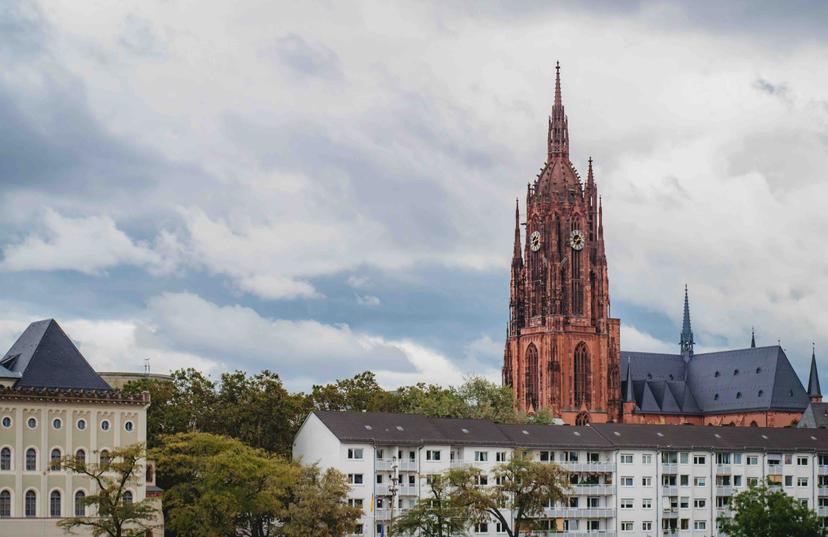 Eglise Francfort et habitations clochers