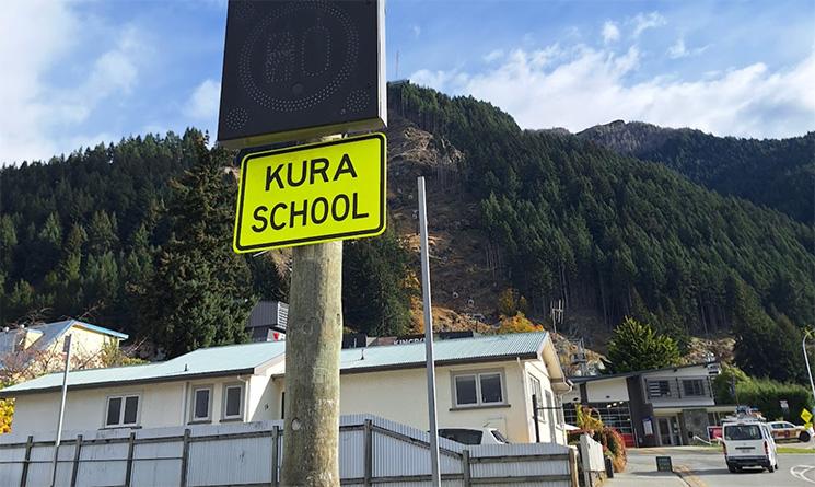 Panneau pour une école