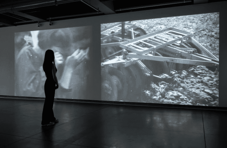 Exposition Dark World à SALT Galata en 2025, une relecture contemporaine du film censuré de Metin Erksan avec projections immersives