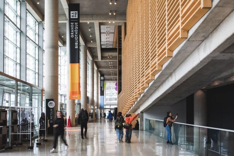 Intérieur de la Grande Bibliothèque (Montréal)