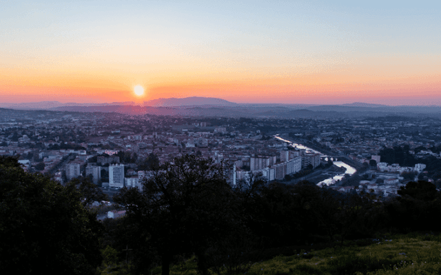 Paysage de la ville d'Alès, la capitale des Cévennes.