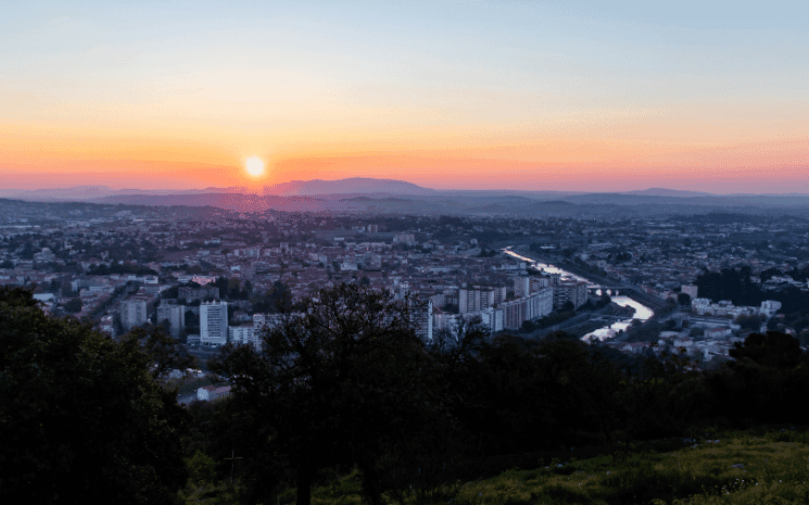 Paysage de la ville d'Alès, la capitale des Cévennes.