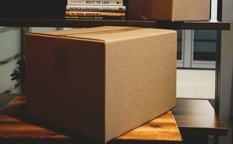 carton de déménagement-Brandable Box sur Unsplash