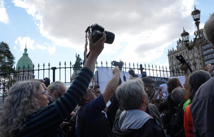 Photojournalistes à Buenos Aires qui manifestent