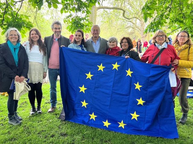Une délégation de l’organisme SETTLED lors de la journée de l’Europe à Londres, mai 2023