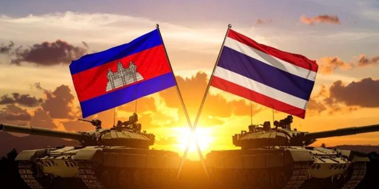 Drapeaux thaï et cambodgien soleil et chars