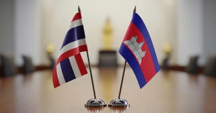 Drapeaux thaï et cambodgien