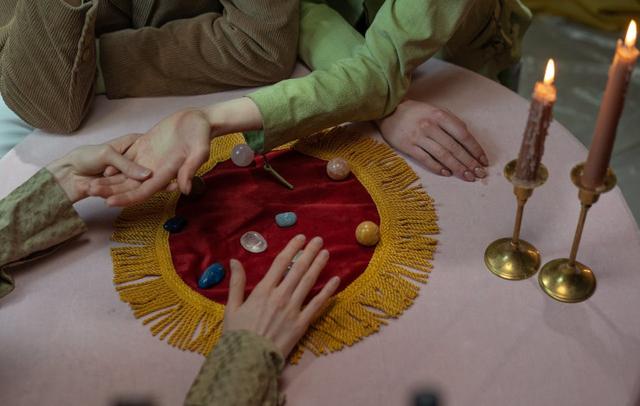 Voyance : mythe, croyance ou outil de réflexion