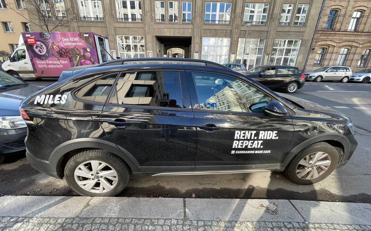 une voiture MILES