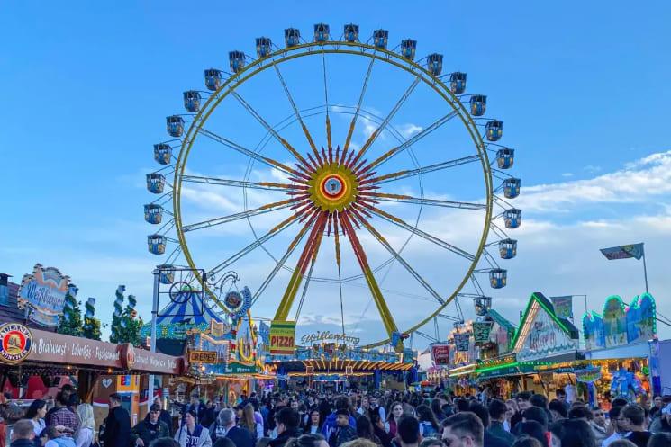 photo des attractions à la Frühlingsfest
