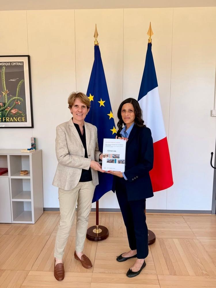 Remise du rapport à la ministre déléguée chargée des Français de l'étranger, Éléonore Caroit