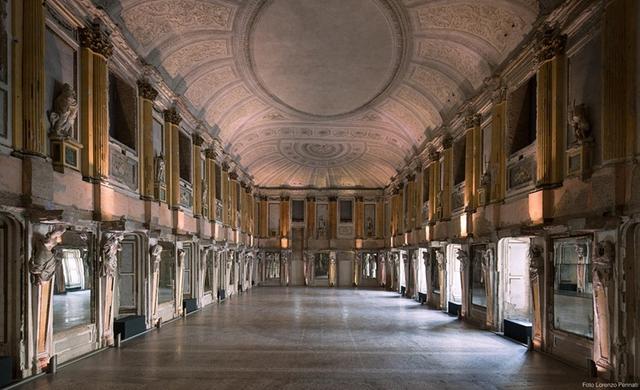 Palazzo_Reale_Milan_salle_Caryatides
