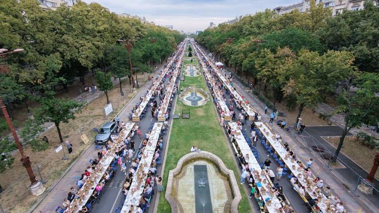 table that unites bucarest solidarité