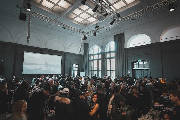 Réunion dans une salle