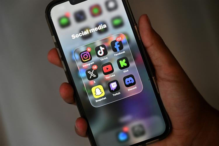 En Australie, les moins de 16 ans bloqués sur les réseaux sociaux