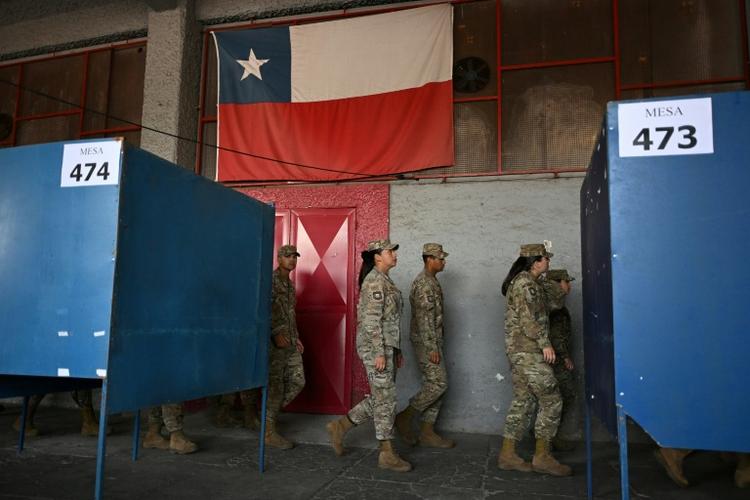 Le Chili élit son président, l'extrême droite donnée favorite