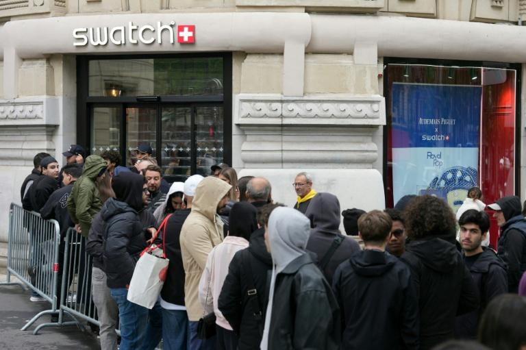 Une opération de vente de montres Swatch-Audemars Piguet tourne au chaos