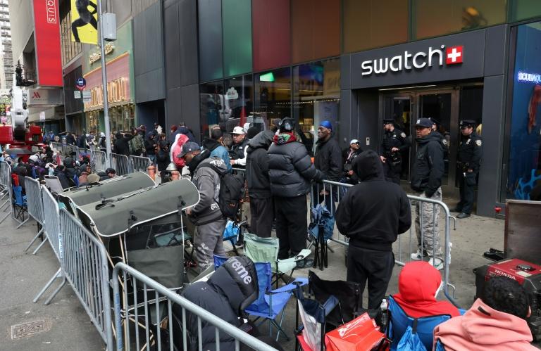 Une opération de vente de montres Swatch-Audemars Piguet tourne au chaos