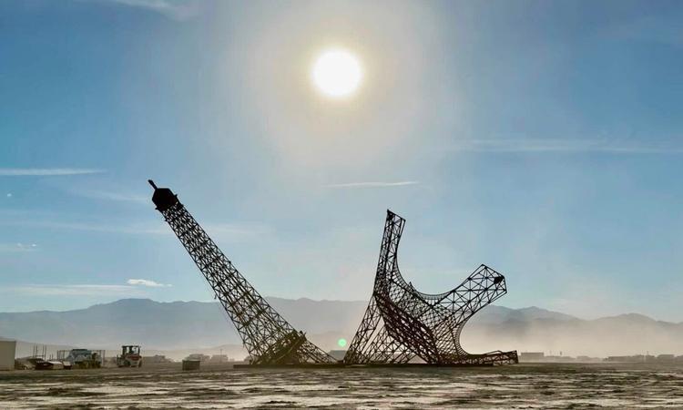 « Eiffela Broken Dream » créée par l’artiste français Philippe Maindron © Philippe Maindron