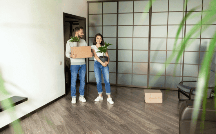 Un couple d'expatrié de retour en France