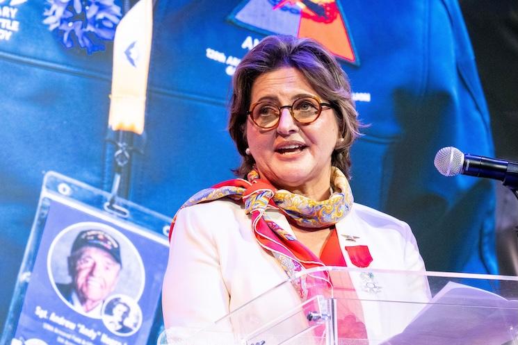 virginie durr de Delta Air Lines reçoit la légion d’honneur