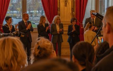 Prestation pianiste dans la salon de l'horloge