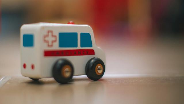 photo petit jouet ambulance