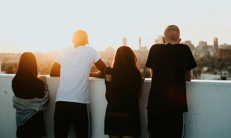 silhouettes_jeunes_italie