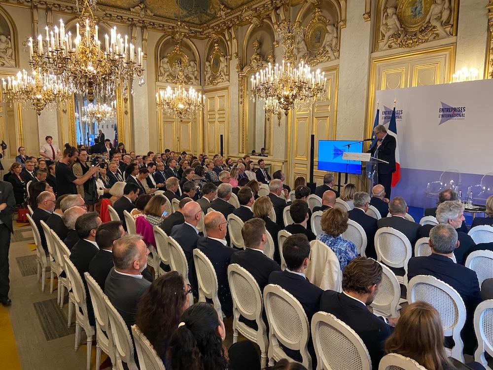 le ministre Nicolas Forissier prend la parole devant les entrepreneurs - copyright lepetitjournal.com
