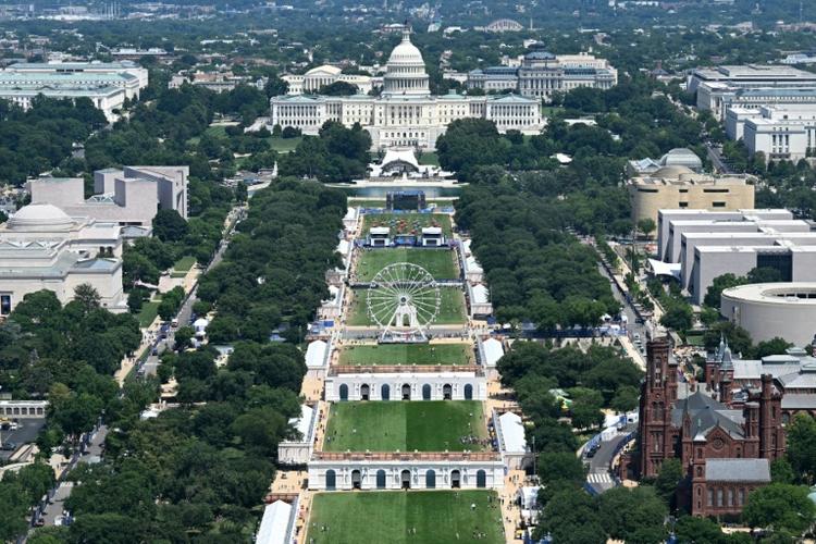 Les Etats-Unis fêtent leurs 250 ans, Trump s'alarme pour l'identité américaine
