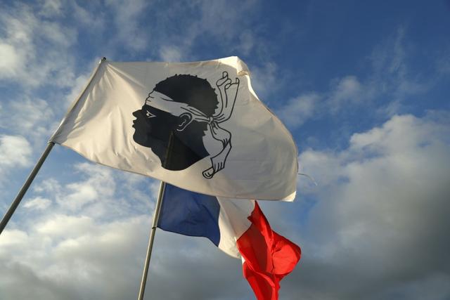 Corse: le FLNC rejette le projet d'autonomie et menace les non-Corses venant vivre dans l'île