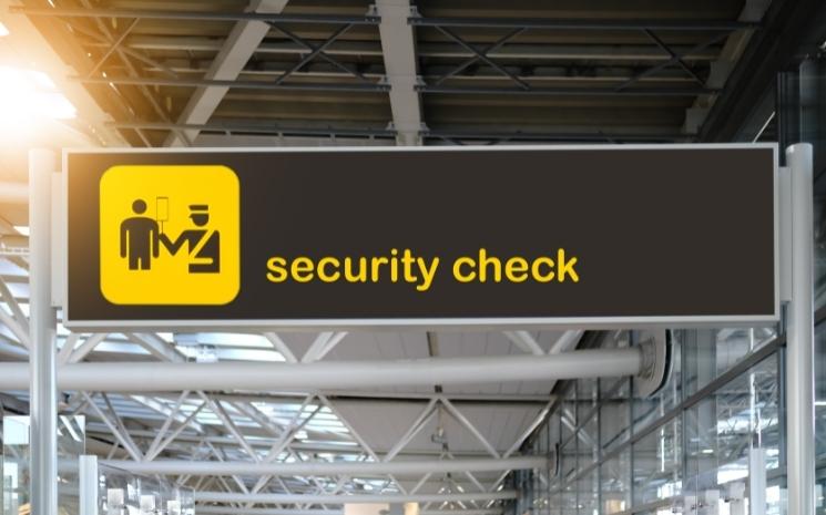 Affichage qui indique la sécurité dans un aéroport