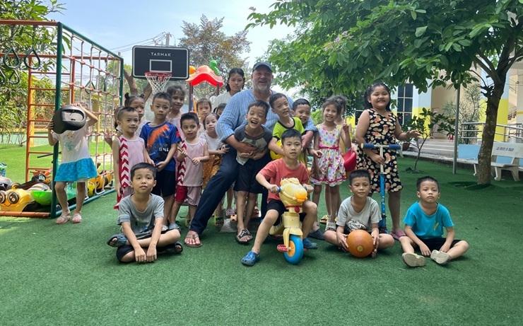 Moment de jeux avec les enfants de l’orphelinat Phoenix.